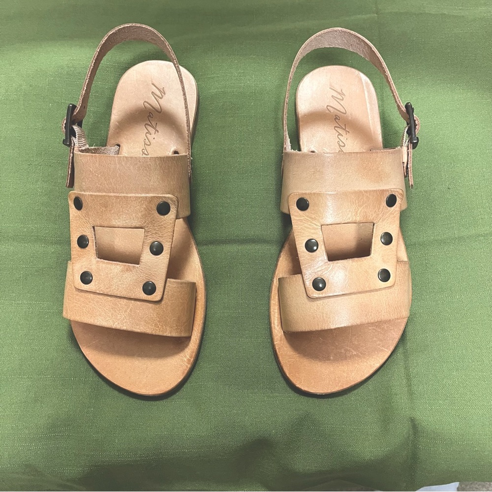 Matisse Starcrossed ankle strap sandal. Leather flat sandals, size 7.